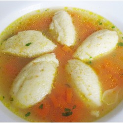 Легкий суп с галушками без яиц