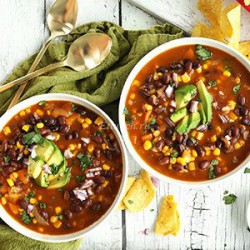 Мексиканский суп с фасолью и кукурузой