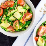 Вегетарианский салат с авокадо