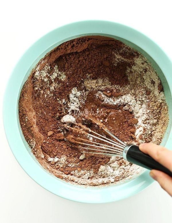 Рецепт шоколадного торта с орехами тесто