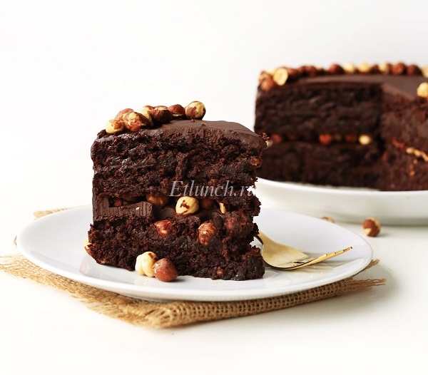 Рецепт шоколадного торта с орехами готово