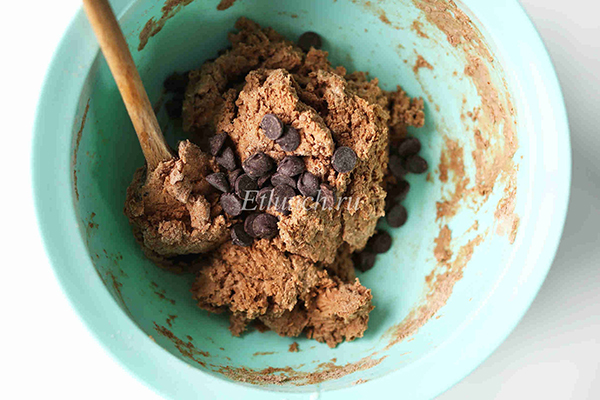 шоколадное пирожное из песочного теста замешиваем тесто